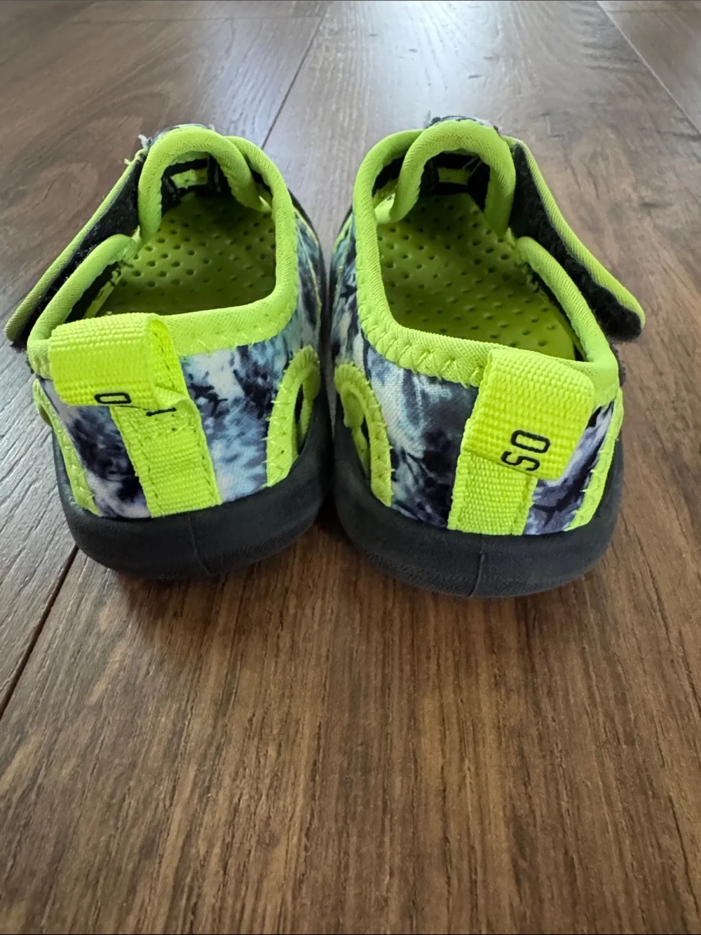 OskKosh B’gosh toddler water shoes, size 6